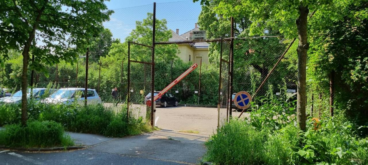 Mgtels Apartman - With Private Parking Budapest Extérieur photo