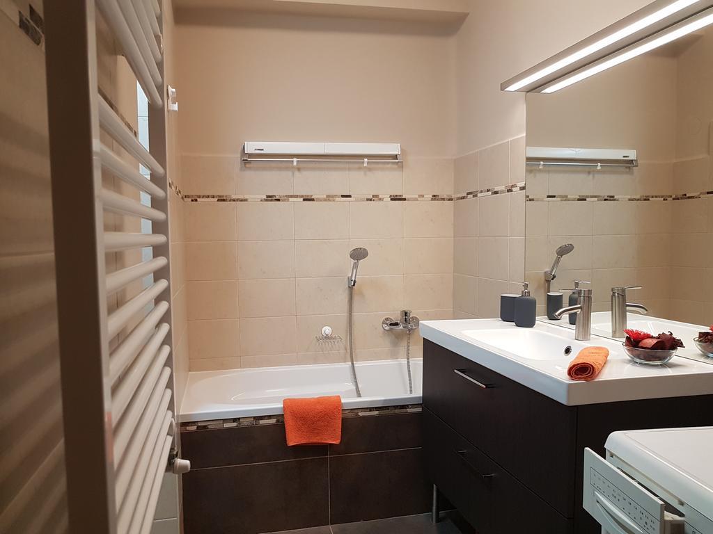 Mgtels Apartman - With Private Parking Budapest Extérieur photo