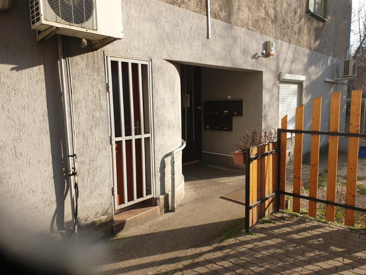 Mgtels Apartman - With Private Parking Budapest Extérieur photo